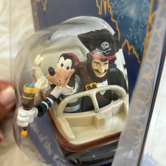 Disney Pirates of the Caribbean Ride Die Cast - Picture 2 of 4